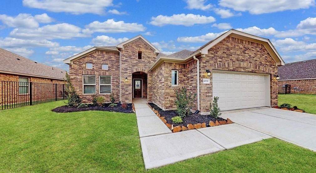 1031 Comal Trail - Photo 1