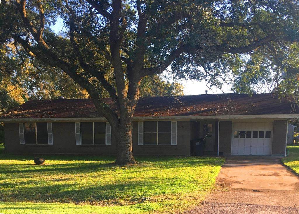 2425 Coombs Street - Photo 1