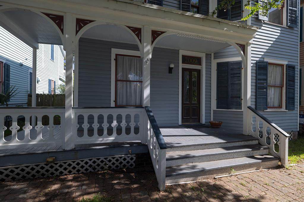 2009 Avenue M - Photo 1
