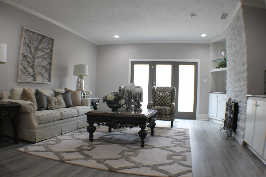 1007 Fountain View Dr Drive - Photo 1