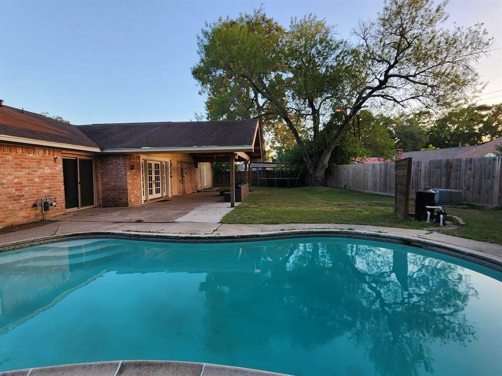 17627 Huntersglen Circle - Photo 1