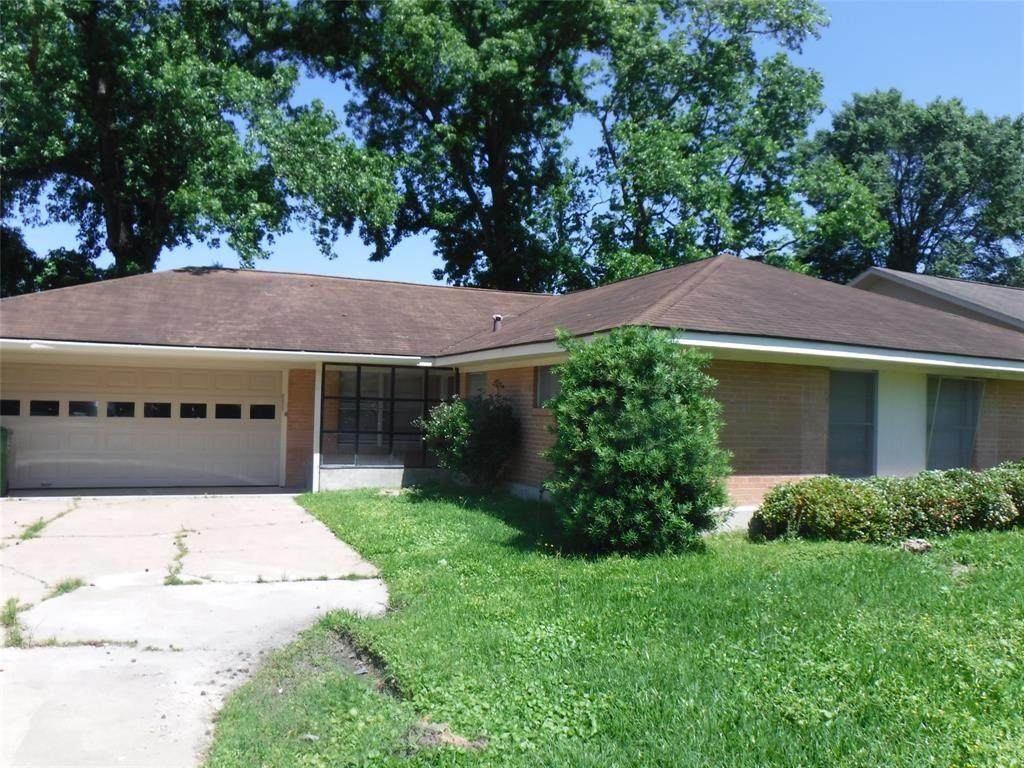 1009 Oak Drive - Photo 1