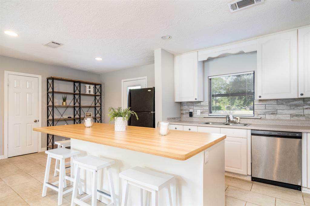 406 Baker Drive - Photo 1