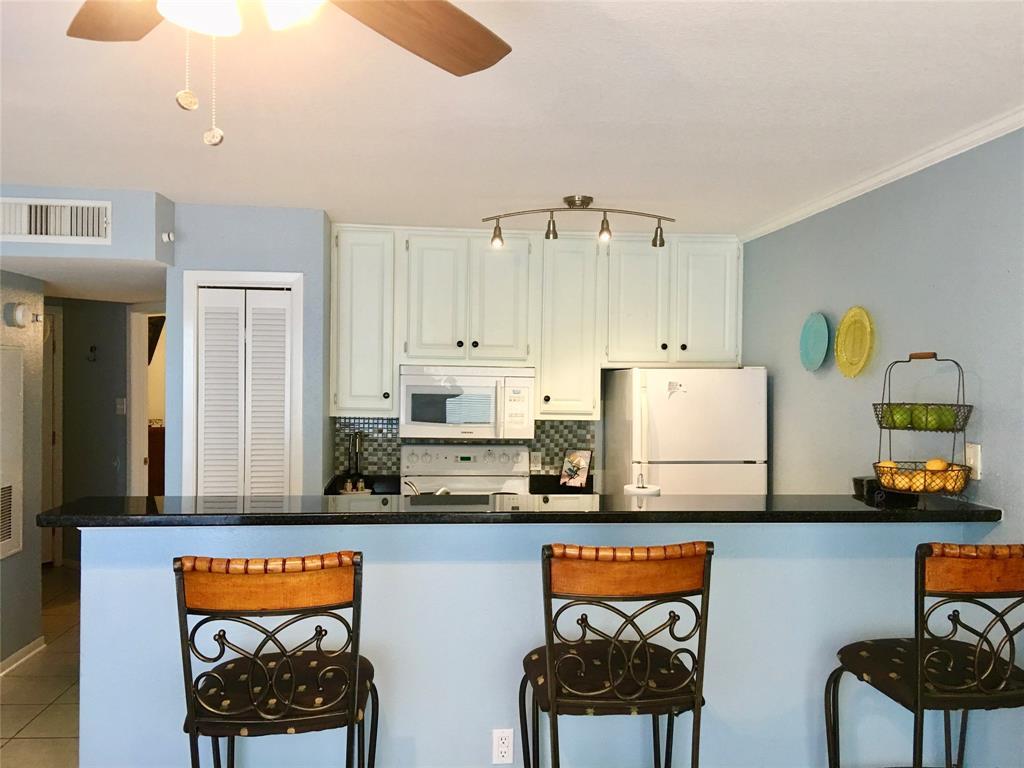 9520 Seawall Boulevard - Photo 1