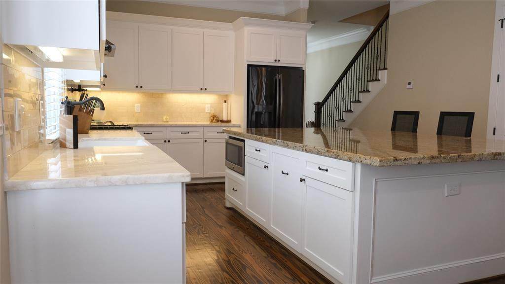 631 18th Street - Photo 1