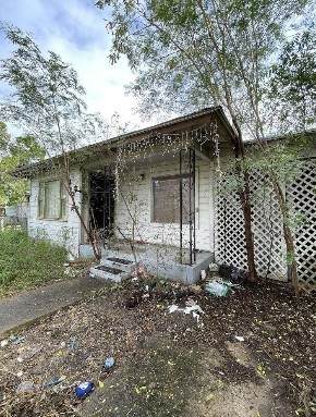 555 Reagan Street - Photo 1