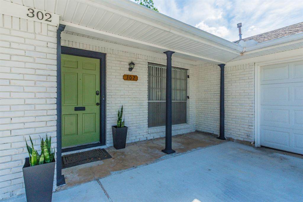 302 Viceroy Drive - Photo 1