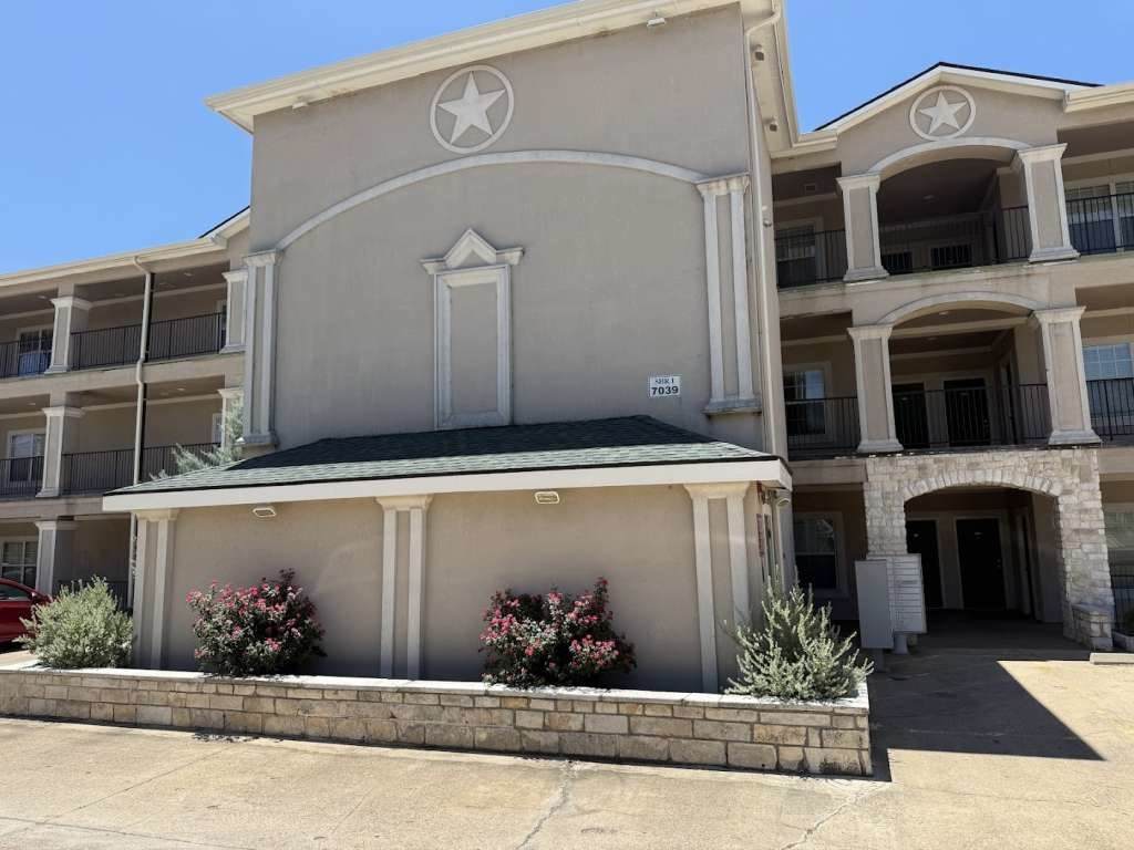 7039 Kingston Cove Lane - Photo 1