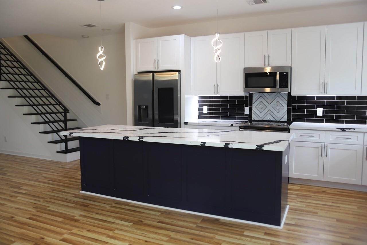 5126 Lyndhurst Drive - Photo 1