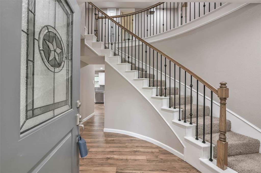 328 Linnwood Drive - Photo 1