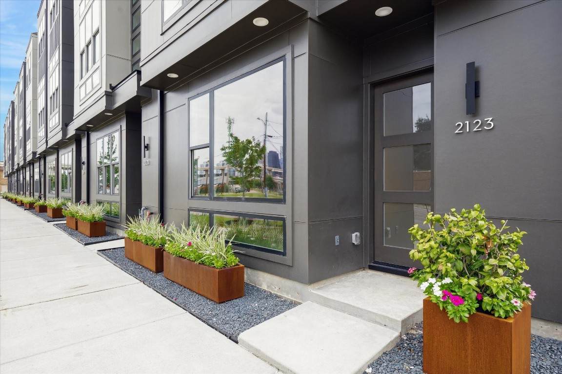 2121 Emancipation Avenue - Photo 1