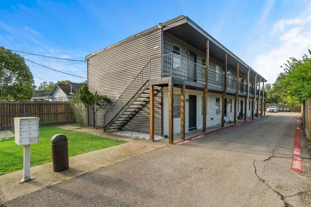 311 Campbell Avenue - Photo 1