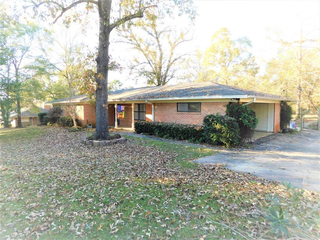 1005 Laws Lane - Photo 1