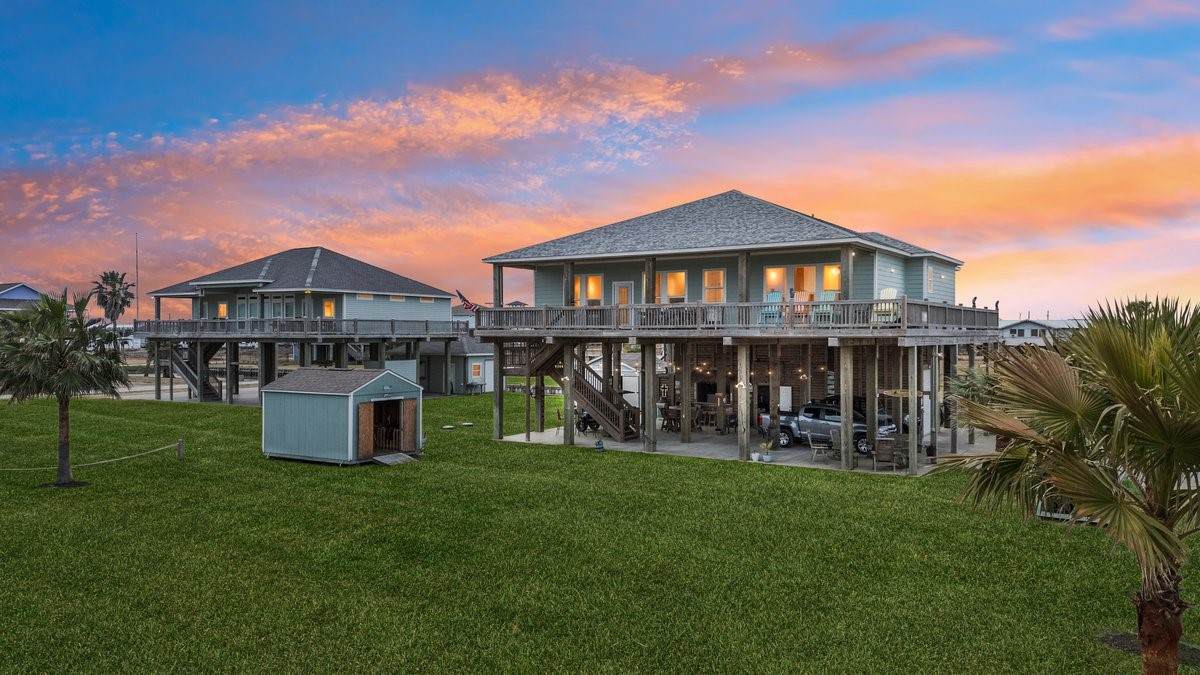 945 Gulfview Drive - Photo 1