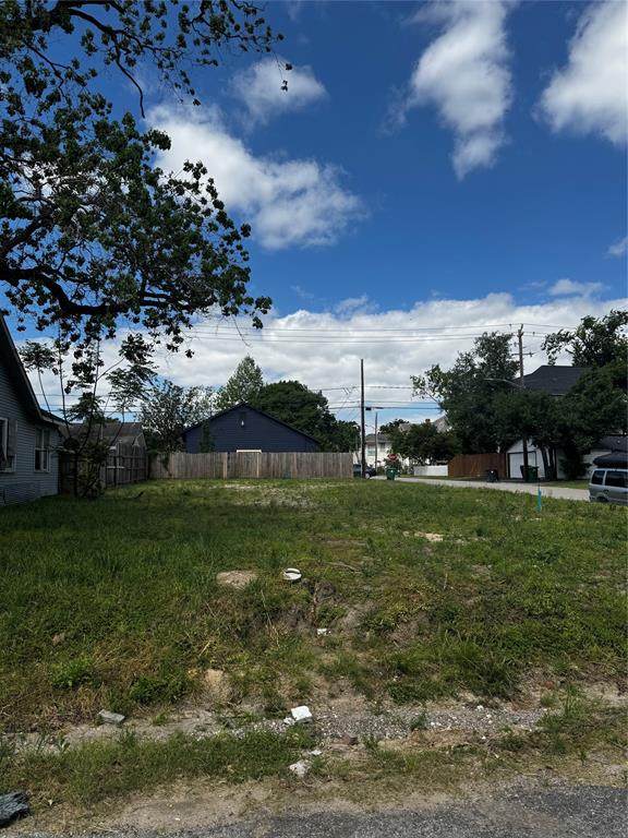 607 Melwood Street - Photo 1