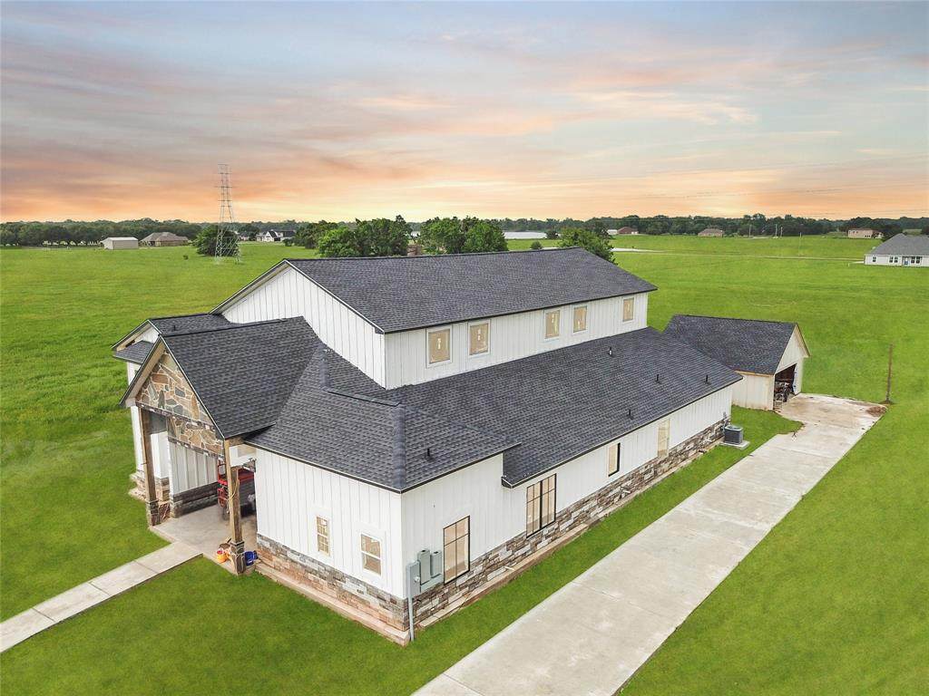 526 Angus Trail - Photo 1