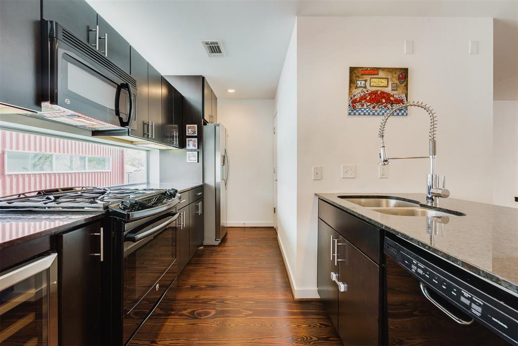 3004 Commerce Street - Photo 1