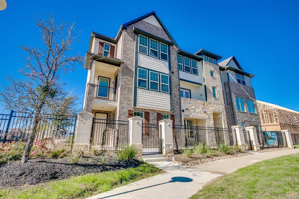 9527 Towne Lake Pkwy - Photo 1