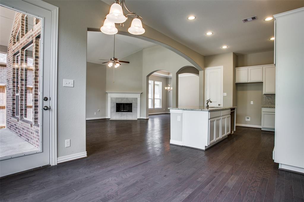206 Woodside Court - Photo 1