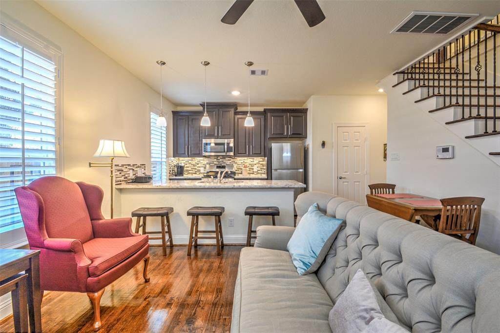 827 33rd Street - Photo 1