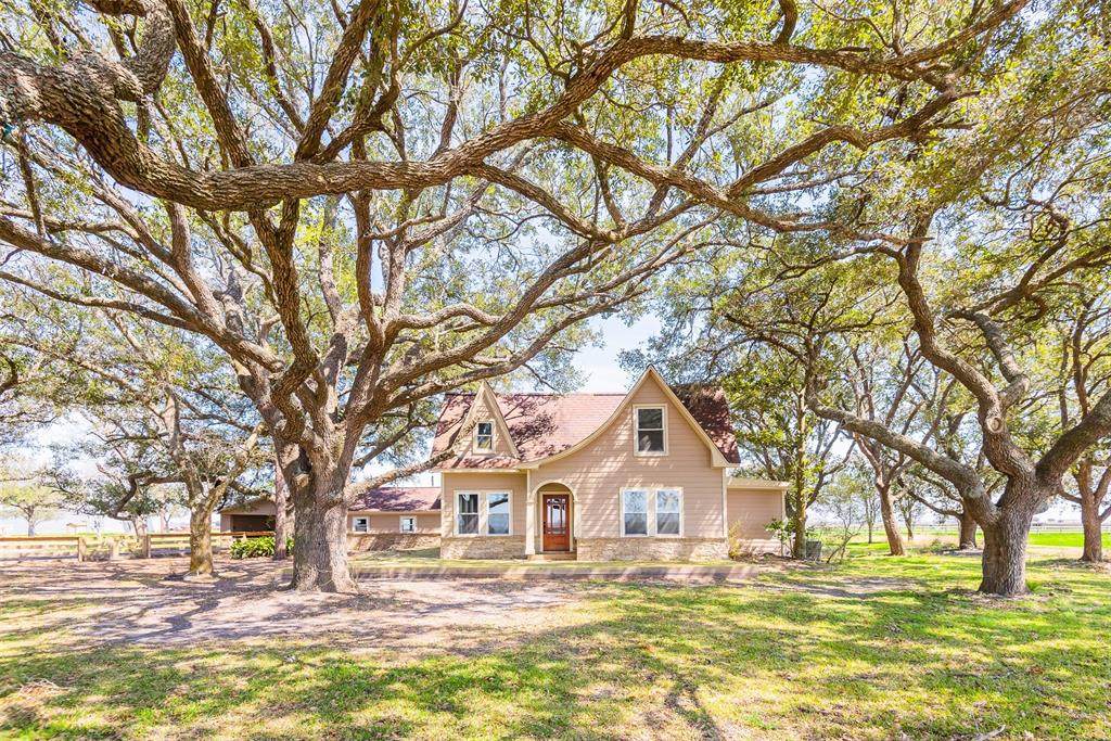 8711 County Road 403 - Photo 1