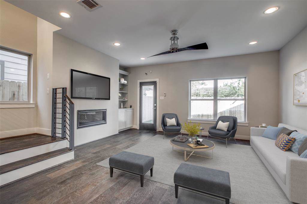 103 E 44th Street - Photo 1