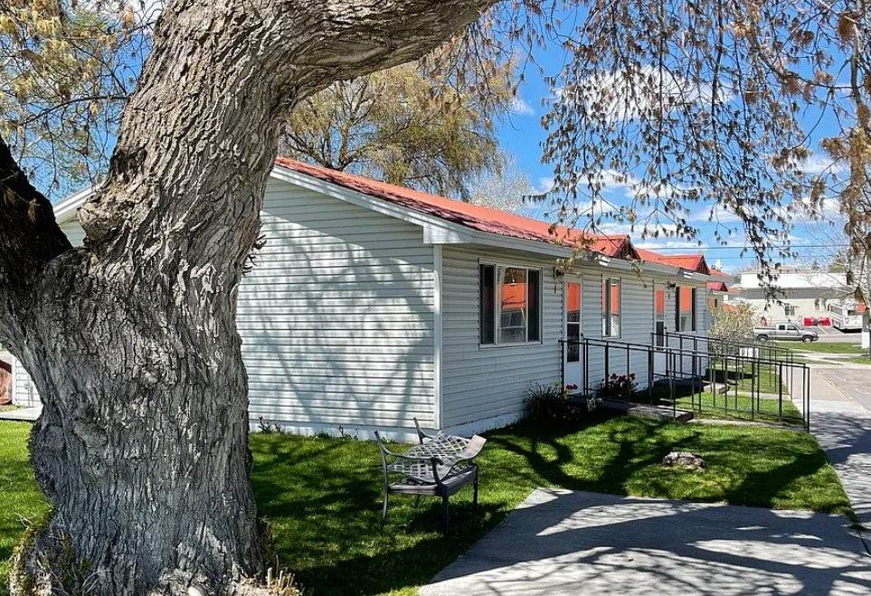 835 Main St - Photo 1