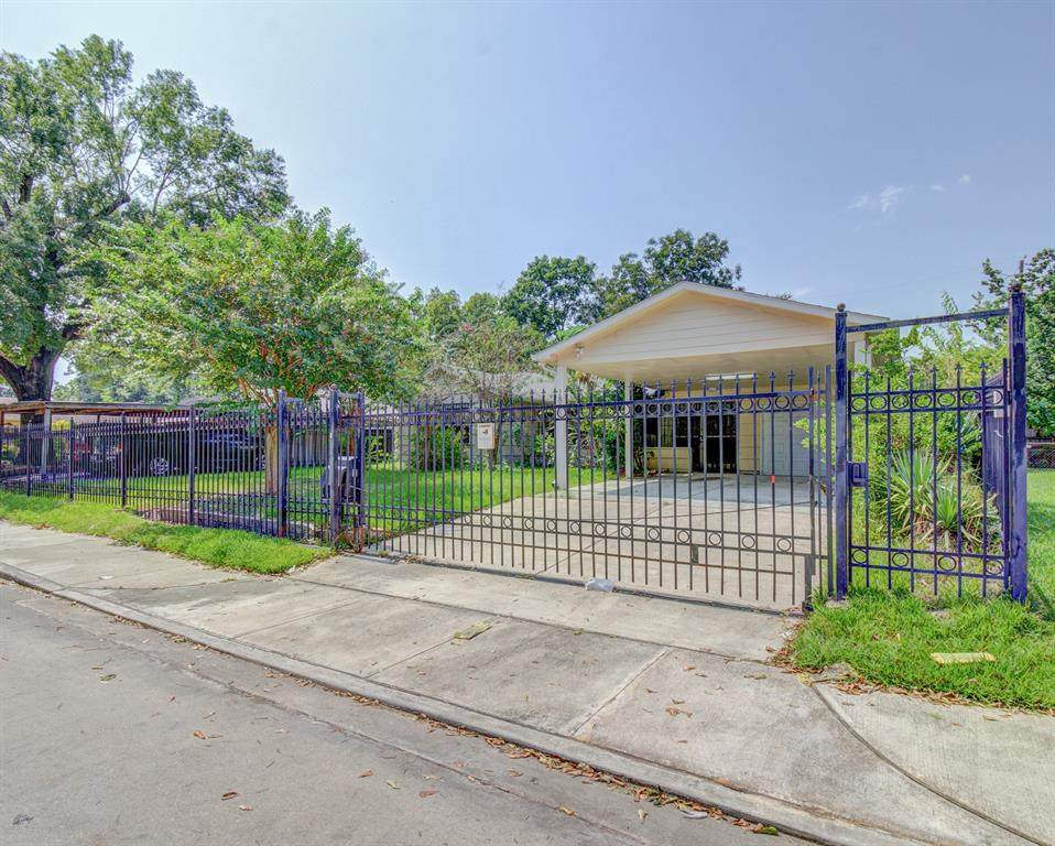 1835 Lynnview Drive - Photo 1