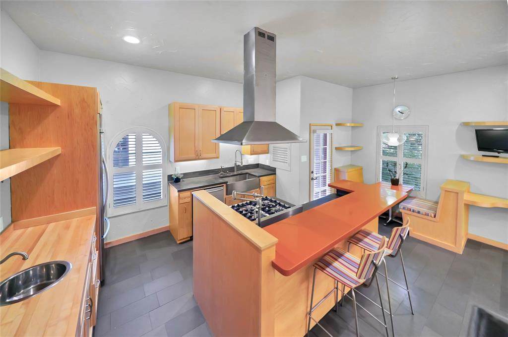 4606 Austin Street - Photo 1