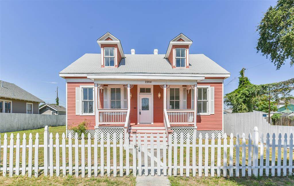 2924 Avenue L - Photo 1