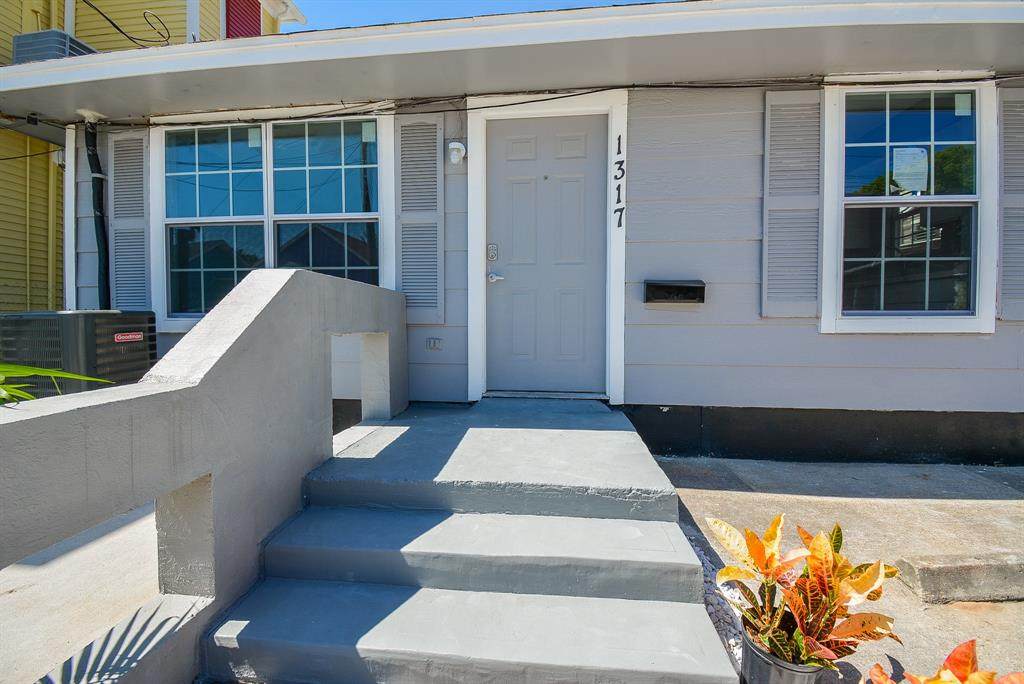 1317 32nd Street - Photo 1