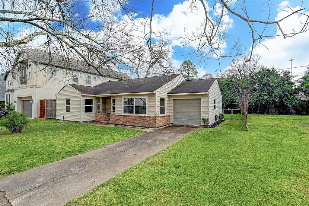 4627 Maple Street - Photo 1