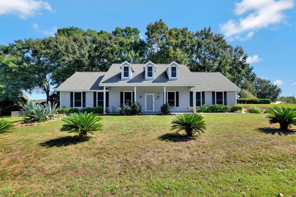 737 Lakeview Drive Loop - Photo 1