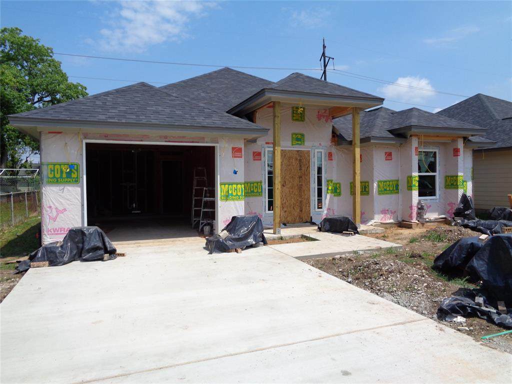 1512 N Avenue R - Photo 1