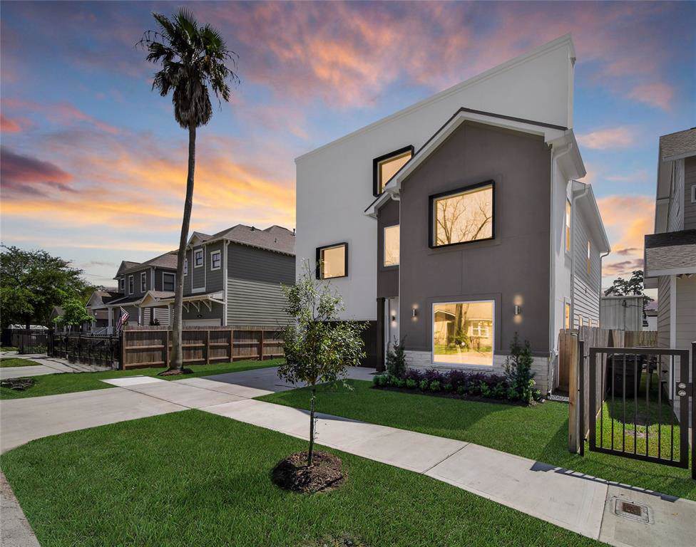 712 26th Street - Photo 1