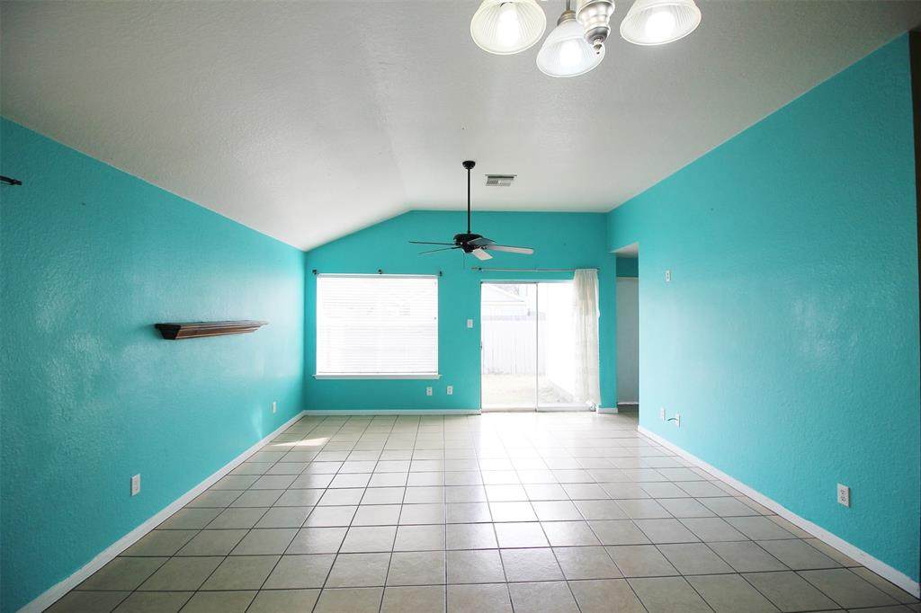 15604 Martineau Street - Photo 1