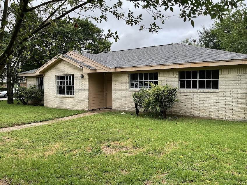 2401 Camino Court - Photo 1