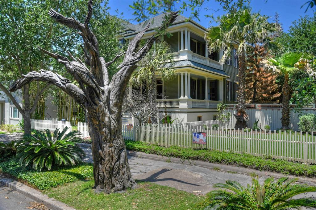 1620 Sealy Street - Photo 1