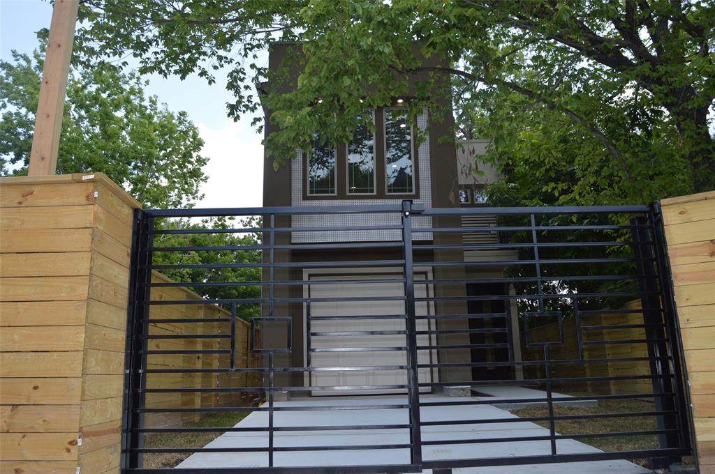 2511 Elgin Street - Photo 1