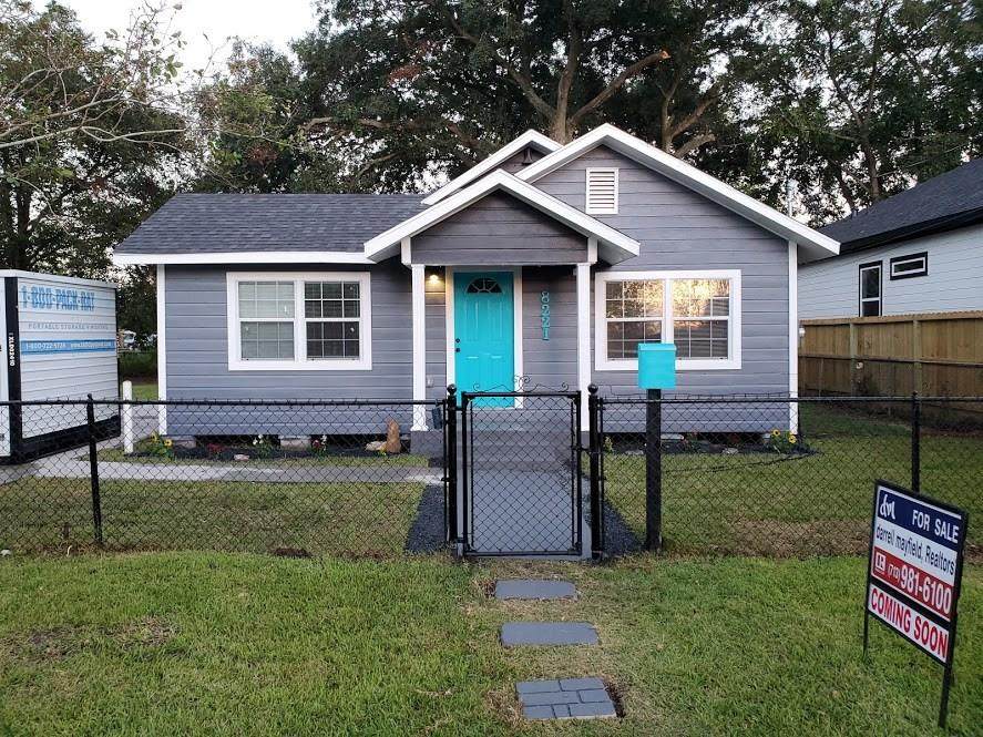 8221 Grandview Street - Photo 1