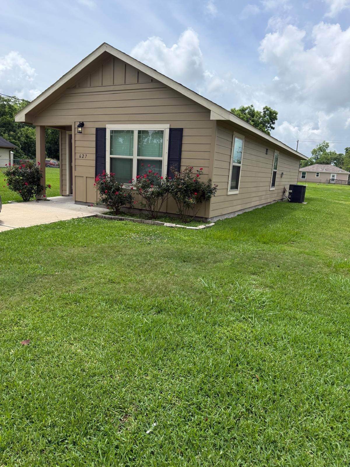 627 W Live Oak Street - Photo 1