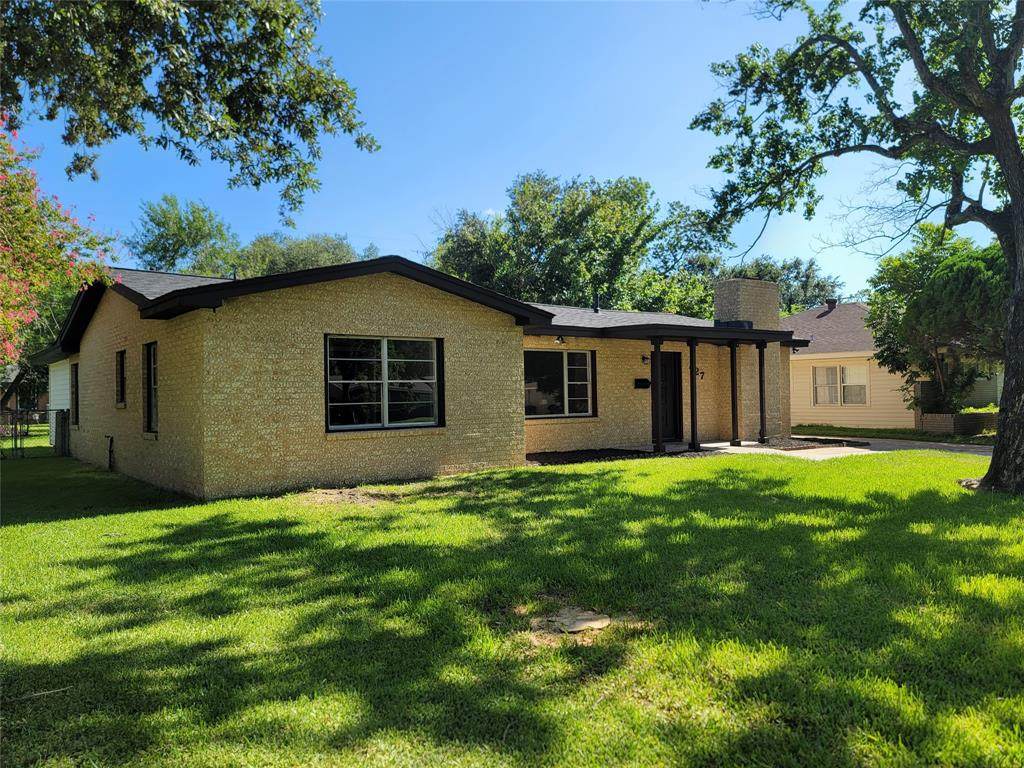 427 23rd Avenue - Photo 1