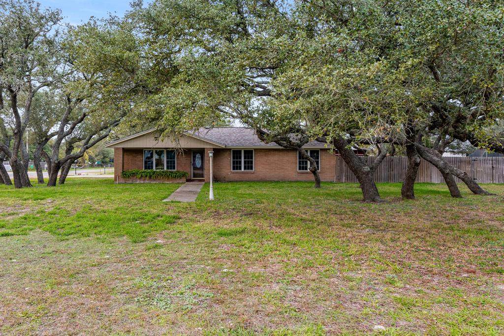 902 North Terry Street - Photo 1