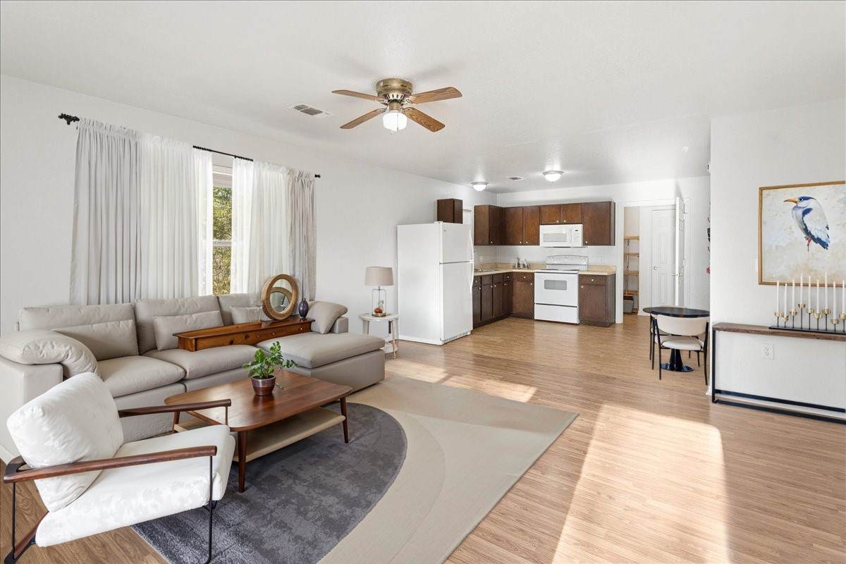 1005 Dunbar Street - Photo 1