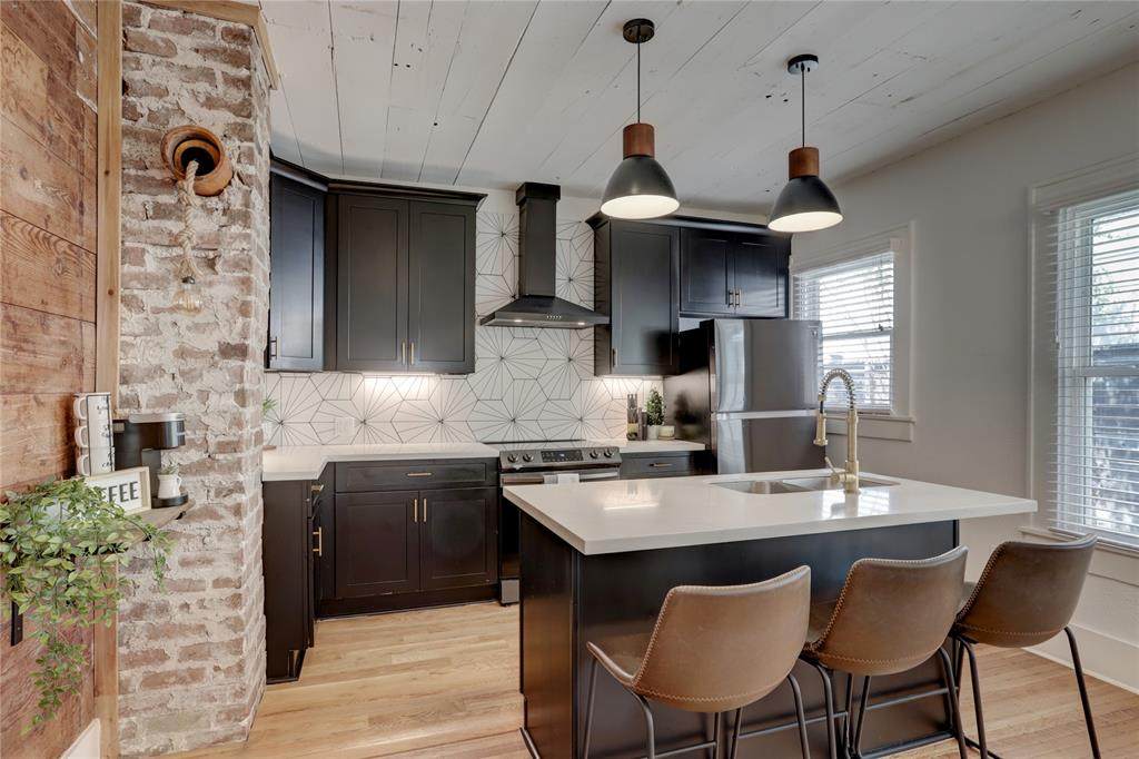 3506 Chenevert Street - Photo 1