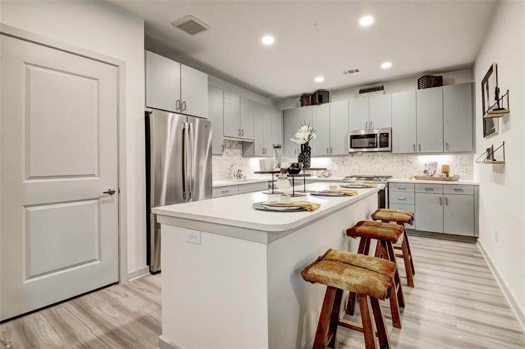 2000 Dallas Street - Photo 1