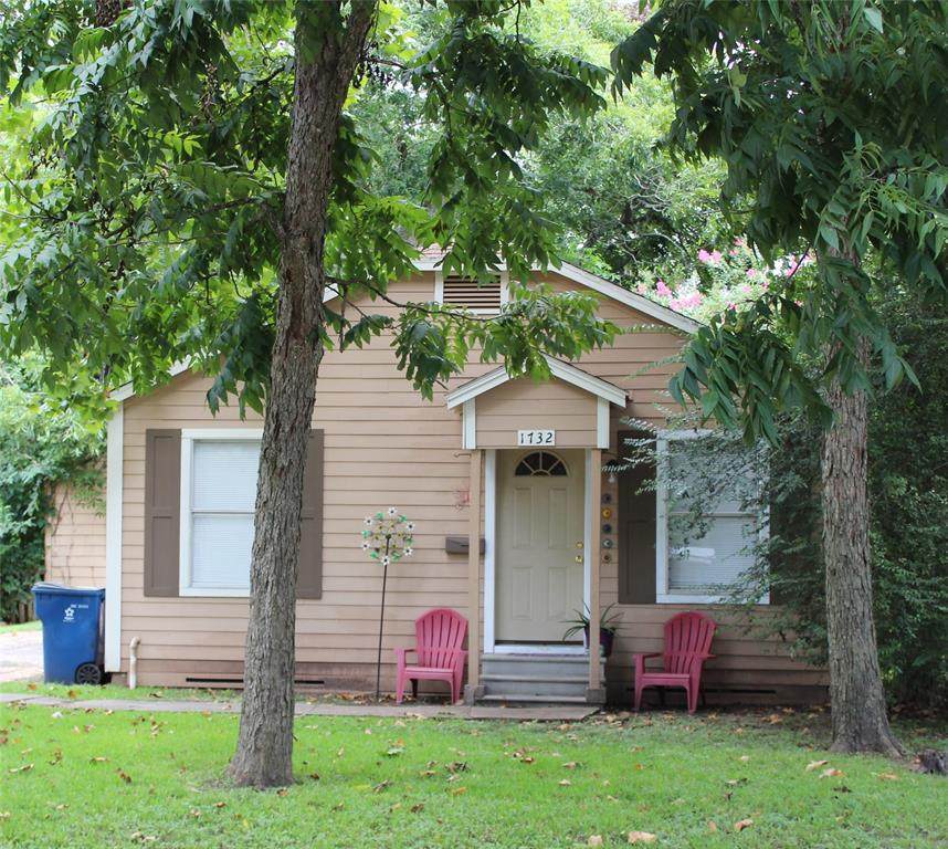 1732 7th Street - Photo 1