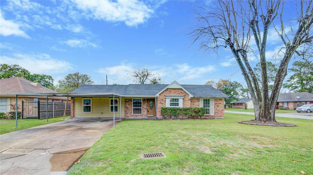 527 Doverfield Drive - Photo 1