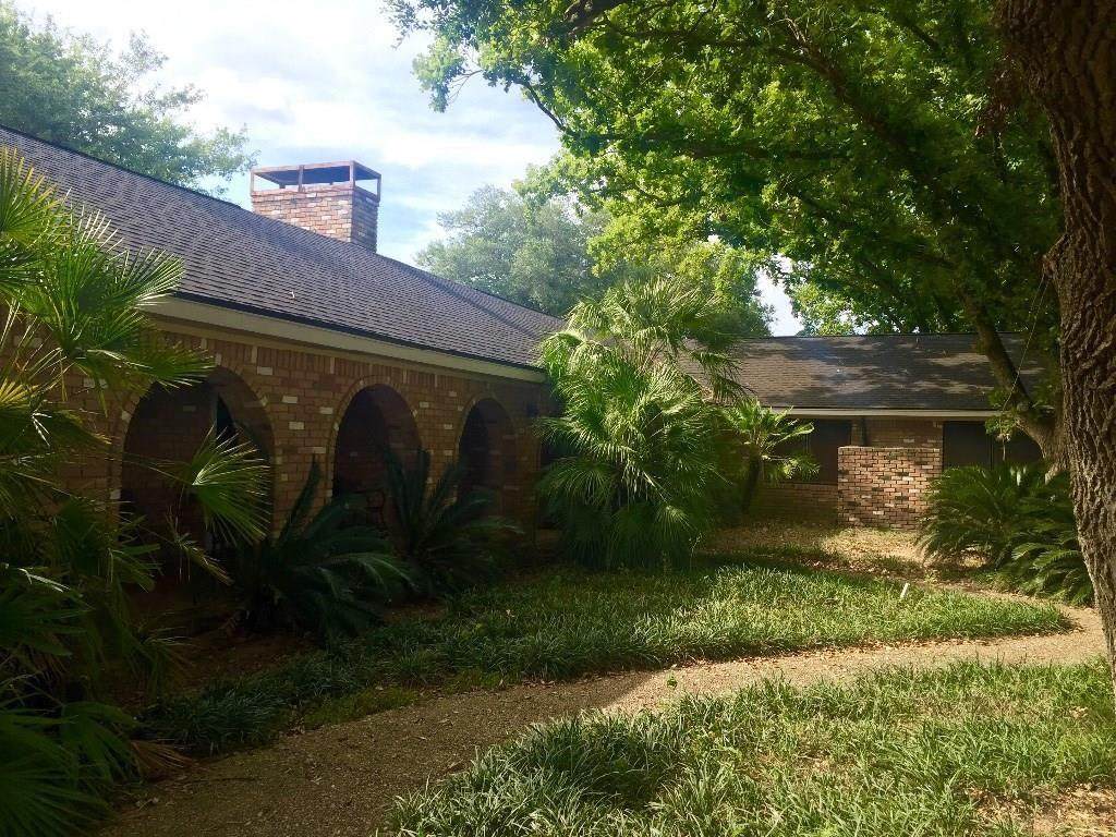 1496 Goebel Street - Photo 1