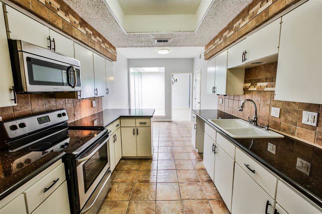 7655 Braeswood Boulevard - Photo 1